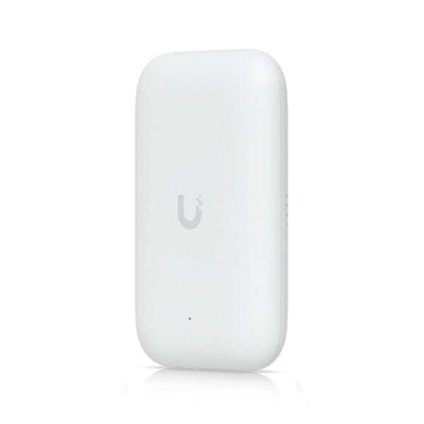 Ubiquiti UniFi UK-ULTRA – Interphone Vidéo Ultra Compact avec Contrôle d’AccèsLe UniFi UK-ULTRA de Ubiquiti est un interphone vidéo IP nouvelle génération, alliant design minimaliste et performance professionnelle.  Pensé pour les entreprises, résidences modernes et bâtiments intelligents, il offre une solution de contrôle d’accès centralisée et sécurisée, intégrée à l’écosystème UniFi.  Ses principales fonctionnalités incluent :  Caméra HD avec vision claire de jour comme de nuit.  Audio bidirectionnel permettant la communication instantanée avec les visiteurs.  Bouton d’appel lumineux et design ultra-compact.  Intégration native avec UniFi Protect, pour un enregistrement et un visionnage centralisés.  Compatibilité avec UniFi Access, pour la gestion intelligente des accès (portes, badges, codes).  Installation PoE simple et rapide via un seul câble Ethernet.  Avec son format discret et robuste, le UK-ULTRA s’adapte aussi bien aux environnements professionnels (bureaux, hôtels, commerces) qu’aux résidences haut de gamme.